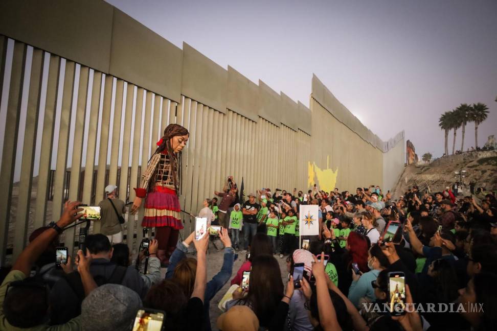 $!Amal compartió un mensaje de esperanza con la población de migrantes y refugiados que se encuentran en Tijuana a la espera de asilo por parte de EU.