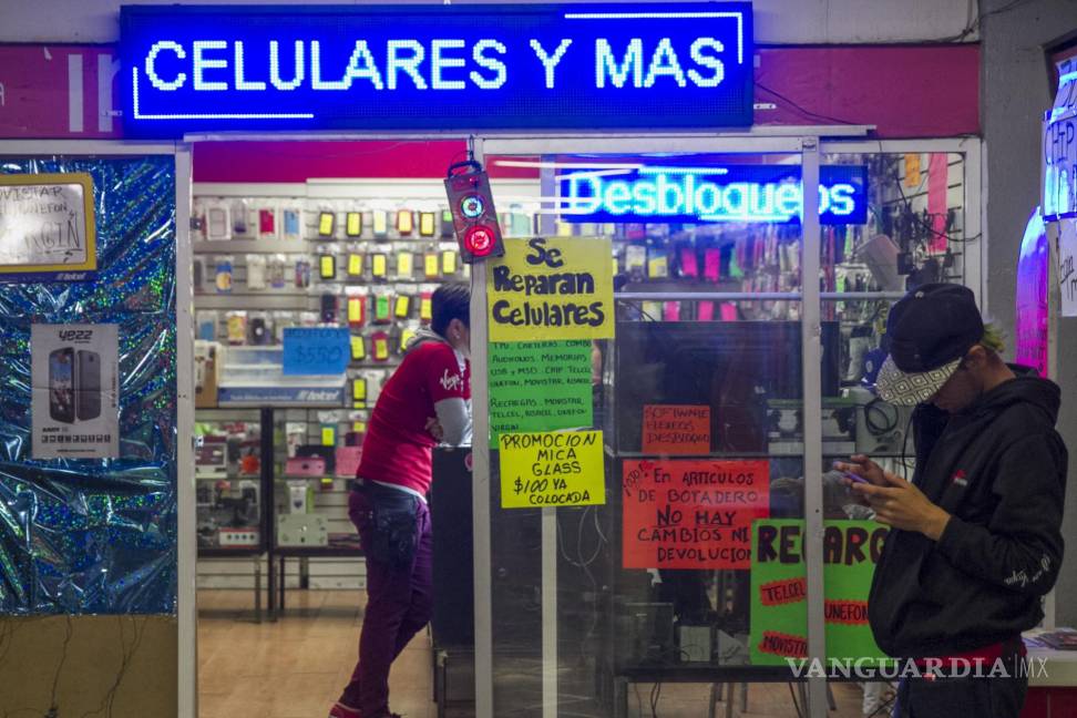 $!Productos electrónicos como celulares y computadoras también podrían verse afectados.