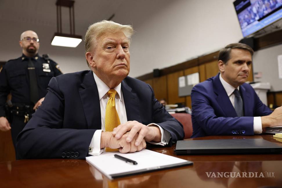 $!El expresidente de Estados Unidos Donald Trump en la sala durante su juicio en una corte penal en Manhattan en Nueva York.