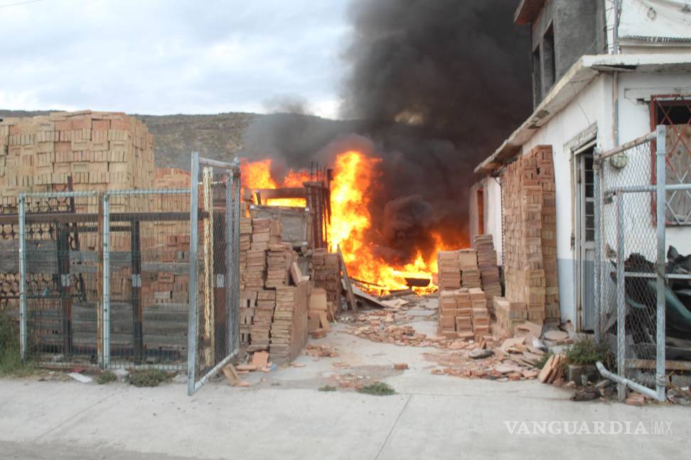 Sujetos provocaron incendio que afectó a varios negocios, en Saltillo