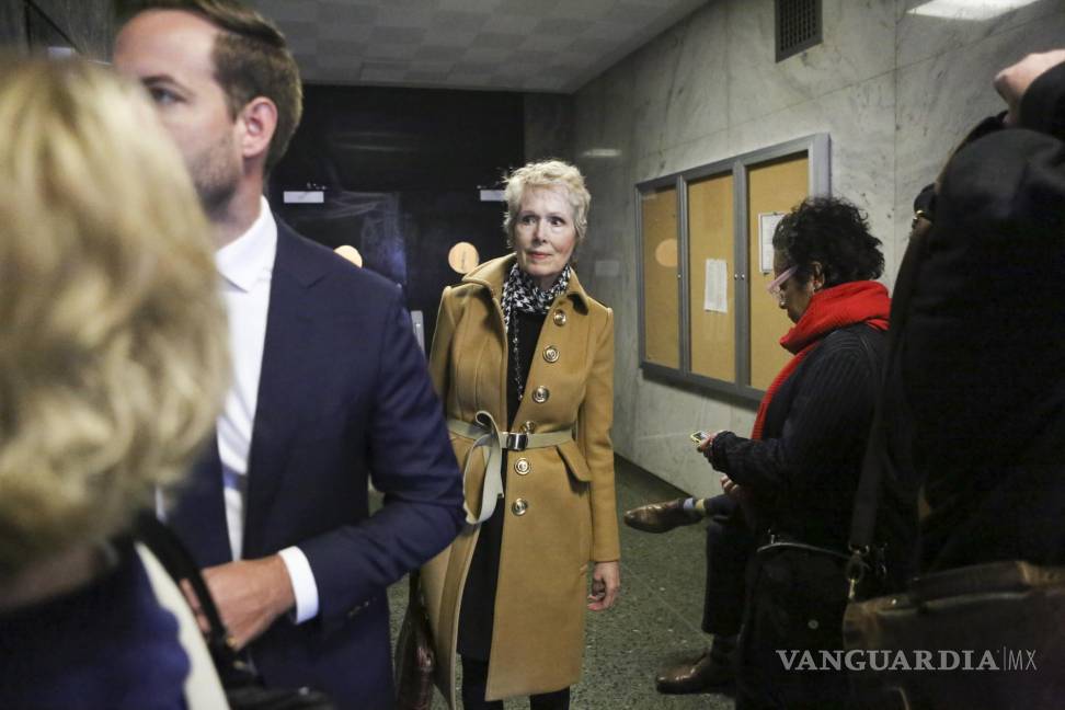 $!E. Jean Carroll llega a una audiencia sobre su demanda contra el expresidente Donald Trump en Nueva York, el 4 de marzo de 2020.