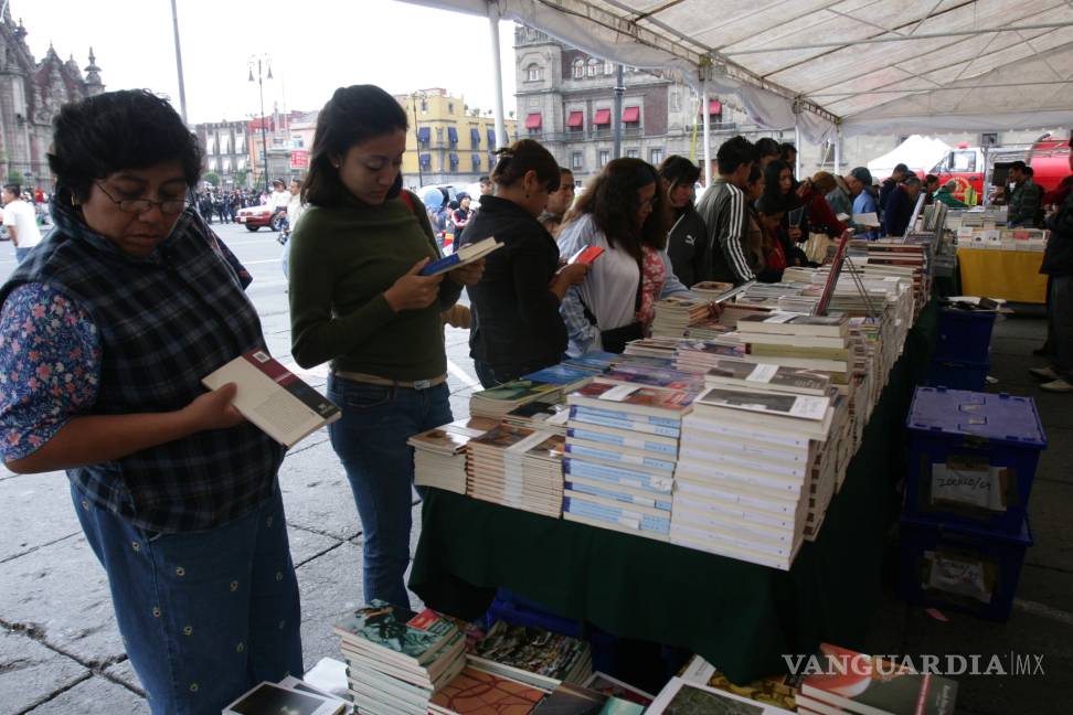 $!Libros y lectores de fiesta en la Plancha del Zócalo con Chile como invitado