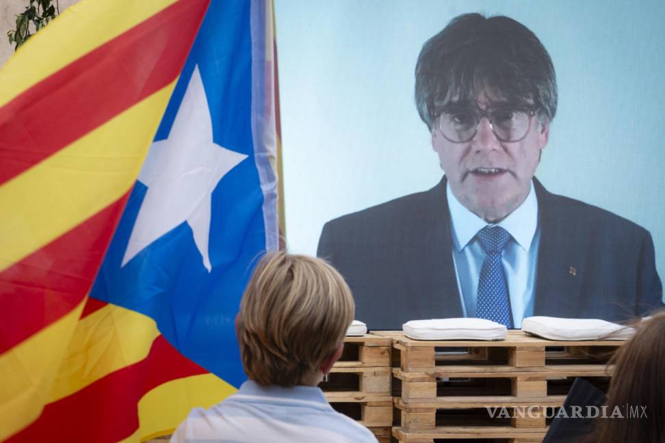 $!El expresidente de la Generalitat Carles Puigdemont entró en campaña este domingo en el mitin central de JxCat en las elecciones del 23J en Amer (Girona).