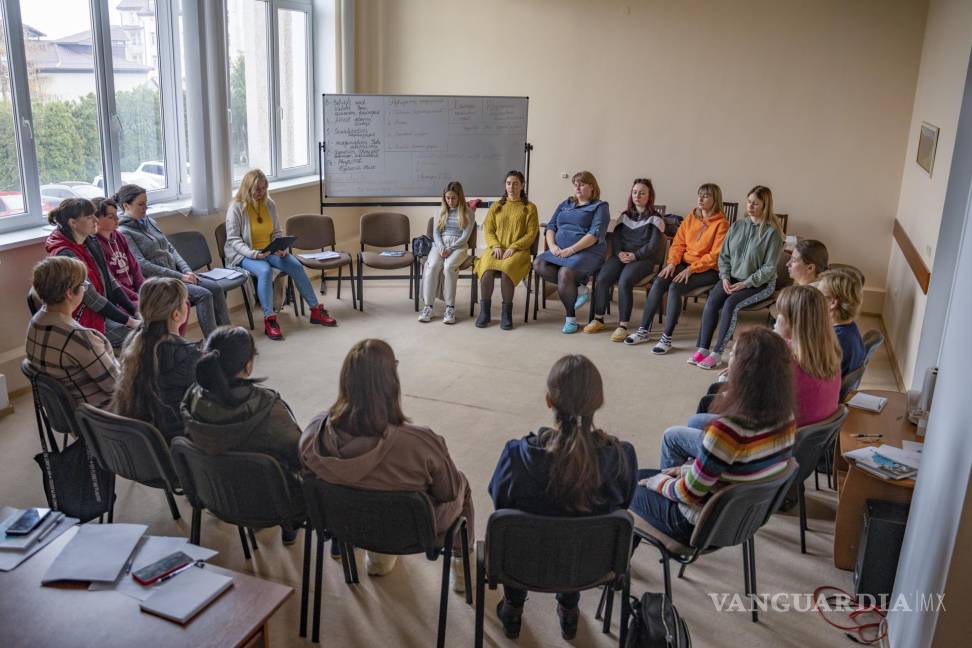 $!Trabajadoras de la Fundación 'Voice of Children' (Voz de los Niños, en inglés), en Leóplis, Ucrania.