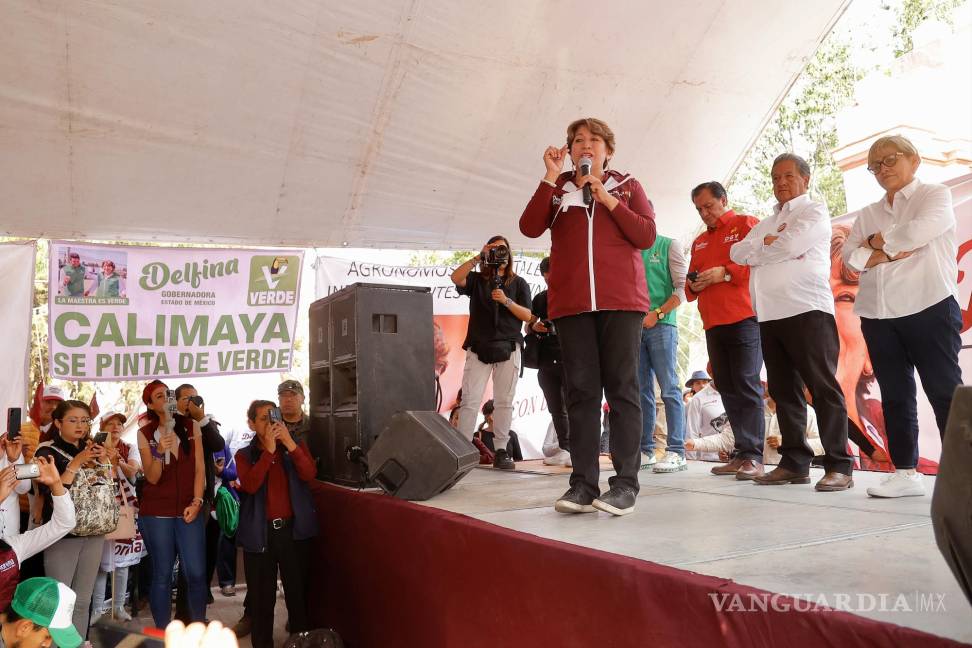 $!La candidata por la gobernatura del Estado de México por la coalición de los partidos MORENA, PVEM y PT, Delfina Gómez, en Calimaya, Estado de México.