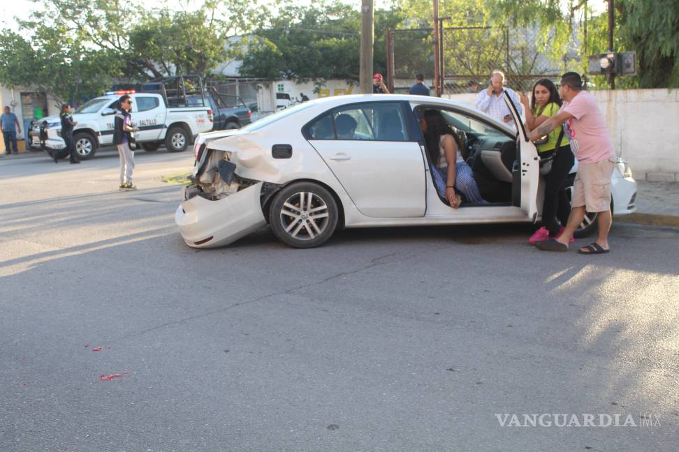 Saltillo: Accidente en la colonia Topochico deja dos jóvenes lesionados