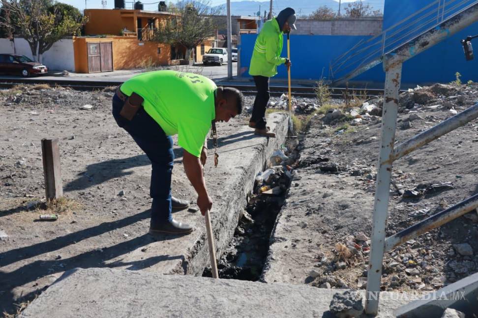$!El programa “Aquí Andamos” atendió la calle Pedro Ampudia en El Tanquecito