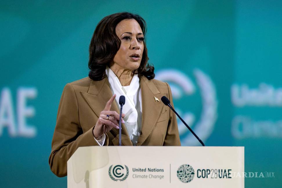 $!Kamala Harris, vicepresidenta de los Estados Unidos de América, habla durante la Conferencia de las Naciones Unidas sobre Cambio Climático COP28, en Duba.