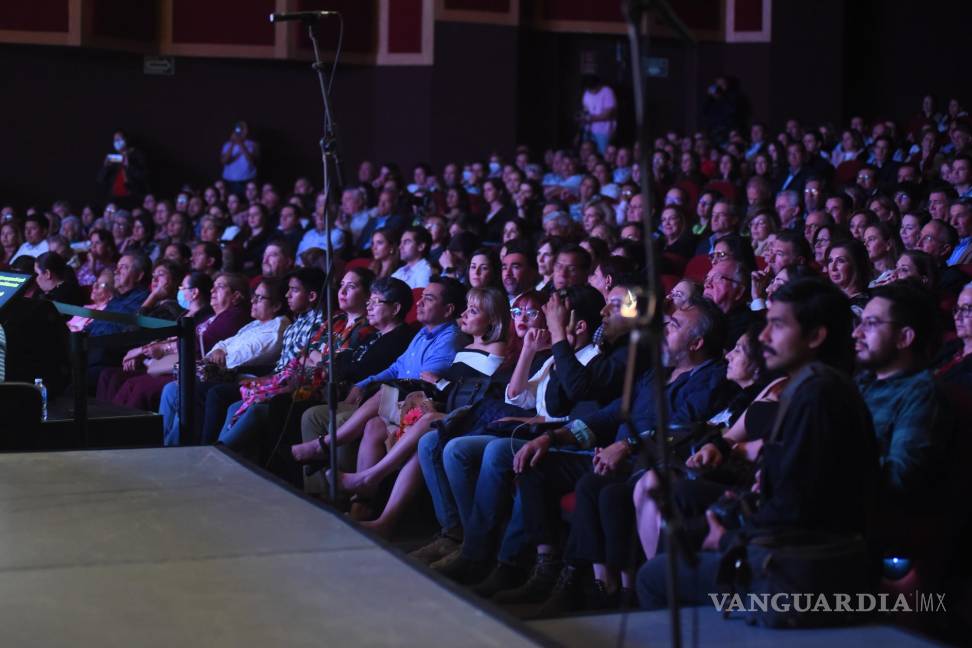 $!Saltillenses disfrutaron de la presentación en el Teatro de la Ciudad.