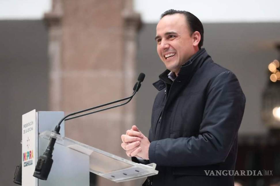$!El gobernador Manolo Jiménez anunció también obras sociales en los 38 ayuntamientos.