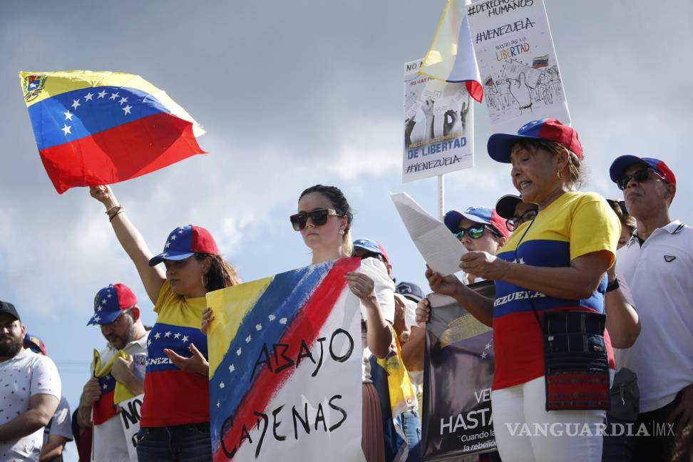 $!Desde el extranjero, como en El Salvador, venezolanos exiliados se manifiestan también contra los resultados de las elecciones presidenciales.