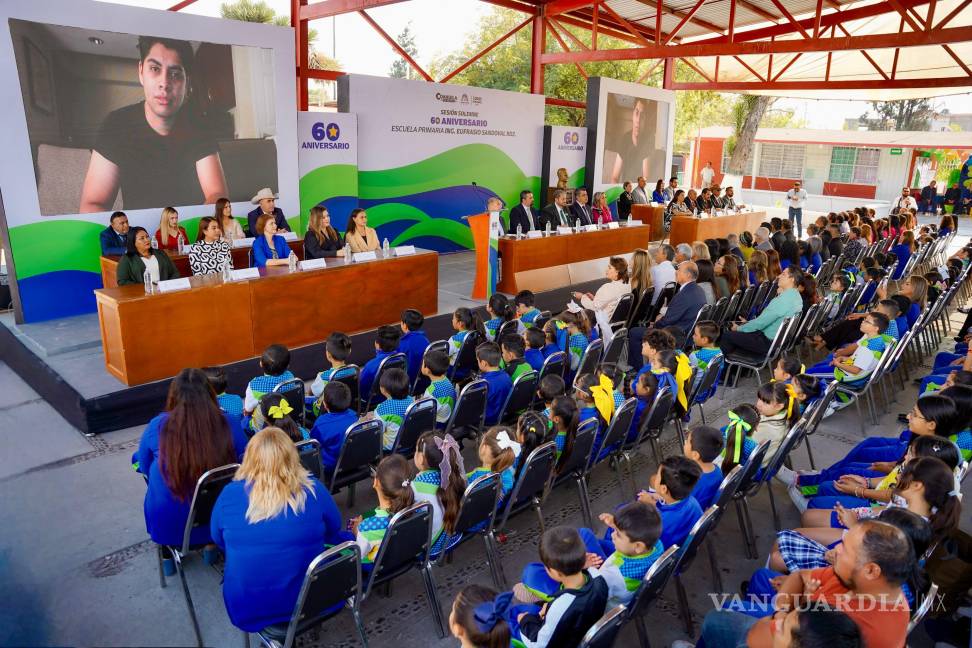 $!La ceremonia reforzó el compromiso de la comunidad educativa y autoridades con la enseñanza de calidad y el desarrollo de valores.
