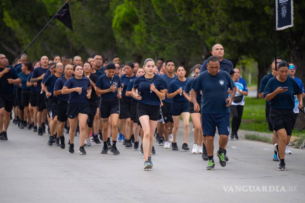 $!Familias completas, jóvenes y elementos de seguridad convivieron en una jornada deportiva que refuerza la cercanía entre ciudadanía y autoridades.