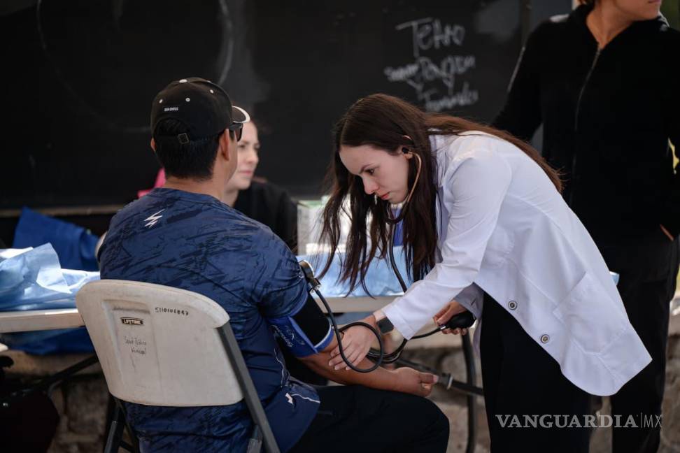 $!La Dirección de Salud Pública instala módulos de detección de diabetes e hipertensión.