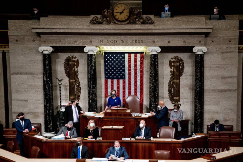 $!House Speaker Nancy Pelosi speaks as the House of Representatives reconvenes to continue the process of certifying the 2020 Electoral College results, after rioters supporting President Donald Trump breached the U.S. Capitol in Washington, U.S., January 6, 2020. Erin Schaff/Pool via REUTERS