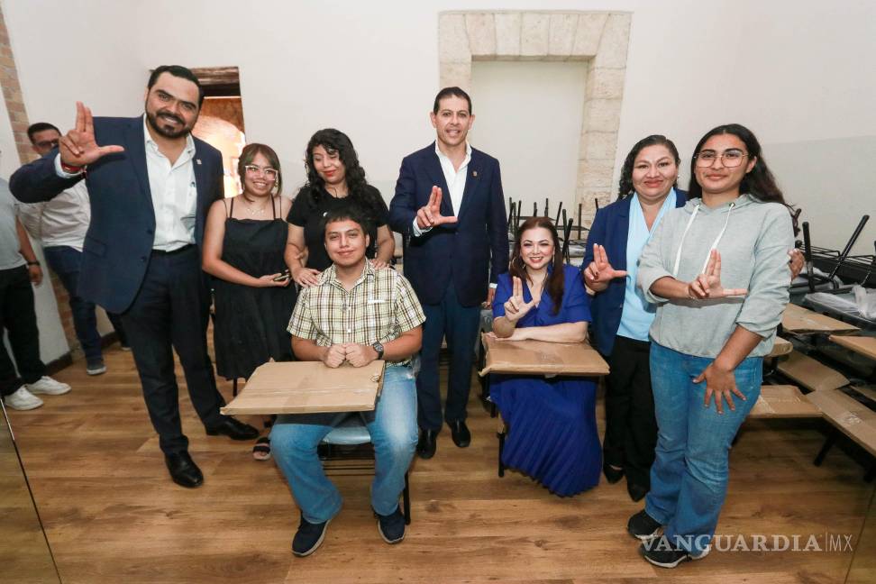 $!El rector reconoció el trabajo y liderazgo de la directora y reiteró su compromiso con el desarrollo de las y los estudiantes, a quienes calificó como el alma de la universidad.