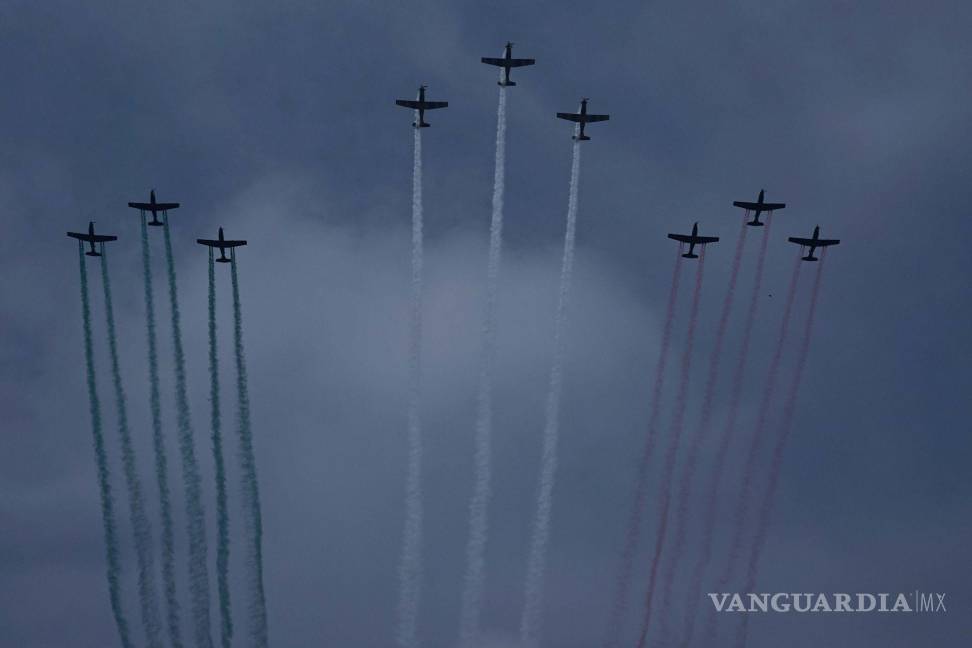 $!En el marco de 214 Aniversario de la Independencia de México, se llevó a cabo el Pase de Revista previo al Desfile Militar en el Zócalo capitalino.