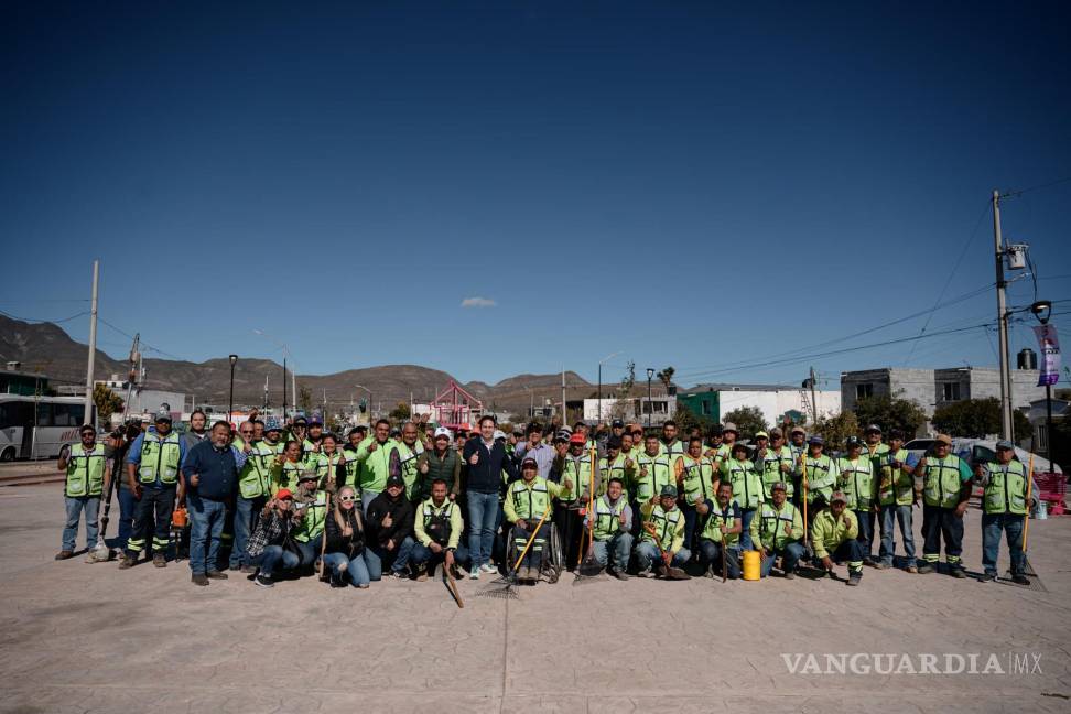 $!Vecinos de la colonia Saltillo 2000 agradecieron la rehabilitación de la plaza pública, que será clave para el esparcimiento de las familias.