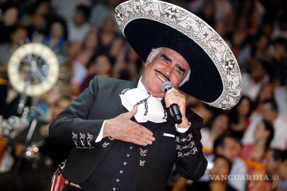 $!En la imagen, el cantautor se presentó en el “Palenque de las Fiestas de Octubre 2012” el 14 de octubre del 2012. Cuartoscuro/Fernando Carranza