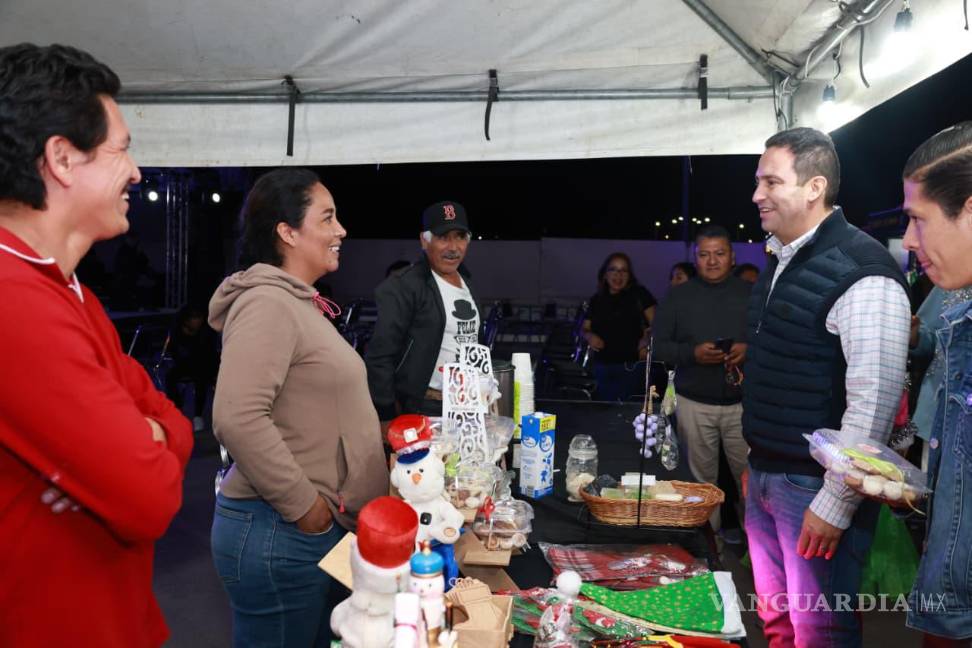 $!Familias completas acudieron a Navidalia 2025 para apoyar el consumo local y disfrutar de las actividades culturales y gastronómicas.