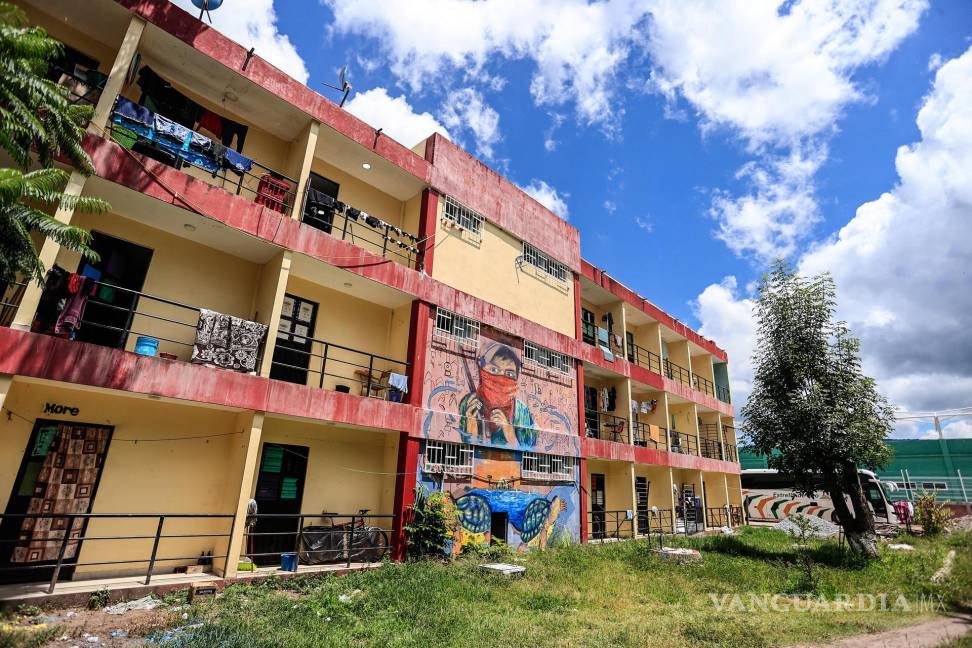 $!Interior de la escuela normal rural de Ayotzinapa 'Raúl Isidro Burgos'en el municipio de Tixtla, en el estado de Guerrero (México).