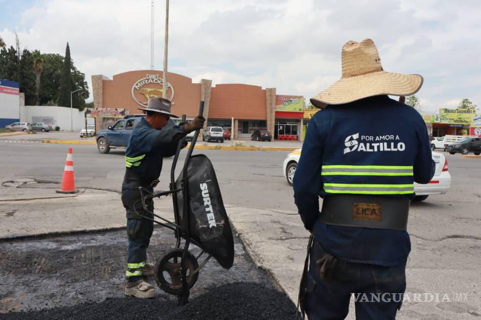 $!Con el apoyo del asistente virtual “Saltillo Fácil”, los habitantes pueden reportar servicios públicos pendientes para su atención inmediata.