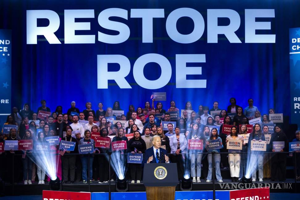 $!El presidente estadounidense Joe Biden habla en un mitin de campaña por el derecho al aborto en la Universidad George Mason en Manassas, Virginia.