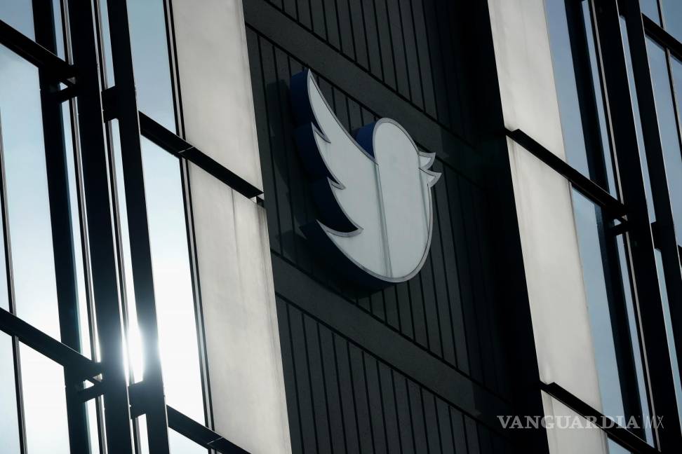 $!Un logo de Twitter en la fachada de las oficinas de la compañía en San Francisco, el 19 de diciembre de 2022.