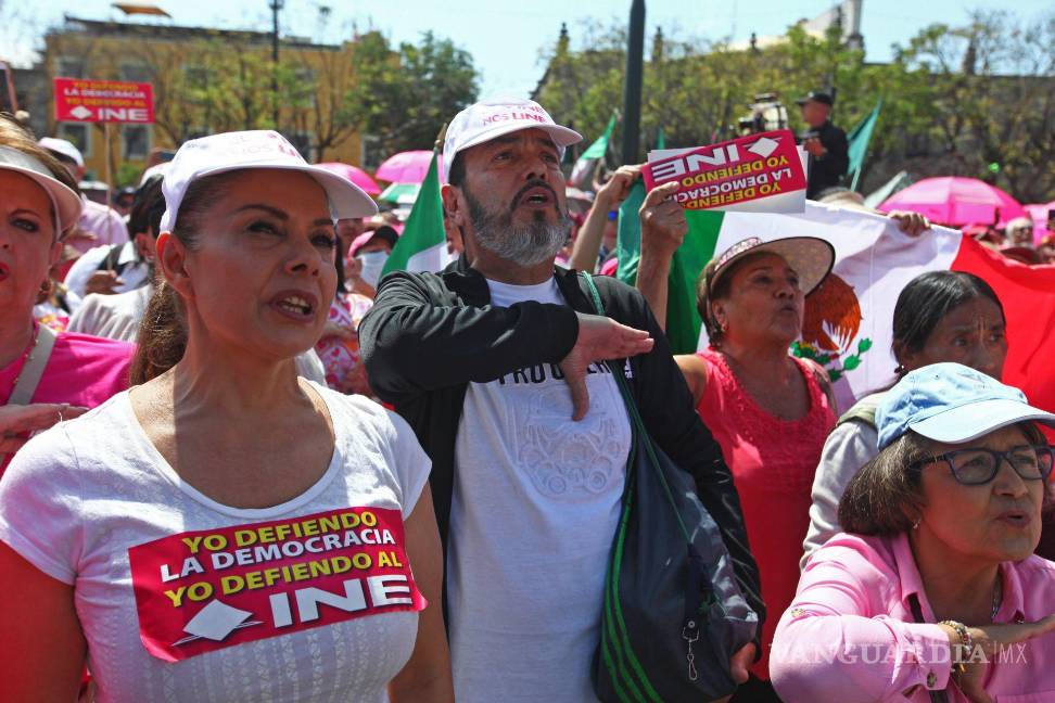Así toman las calles y plazas miles de mexicanos para defender al INE (Fotos)