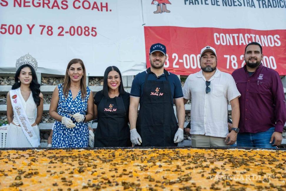 $!Autoridades municipales celebran junto a los asistentes el cierre del Nacho Fest 2025 con actividades culturales.