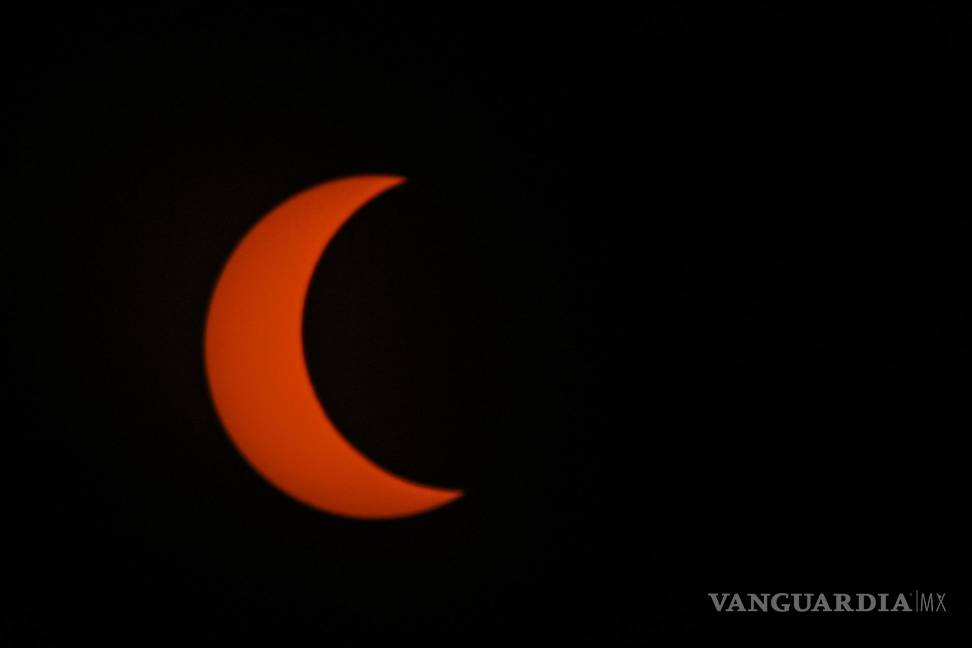 $!Fotografía fechada el 14 de octubre de 2023 del eclipse solar parcial desde Brasilia, Brasil.