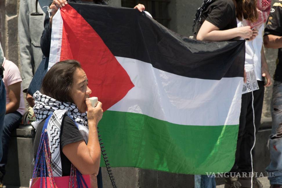 $!Simpatizantes del pueblo palestino en CDMX se manifestaron en rechazo a los bombardeos por parte del gobierno israelí en la Franja de Gaza.