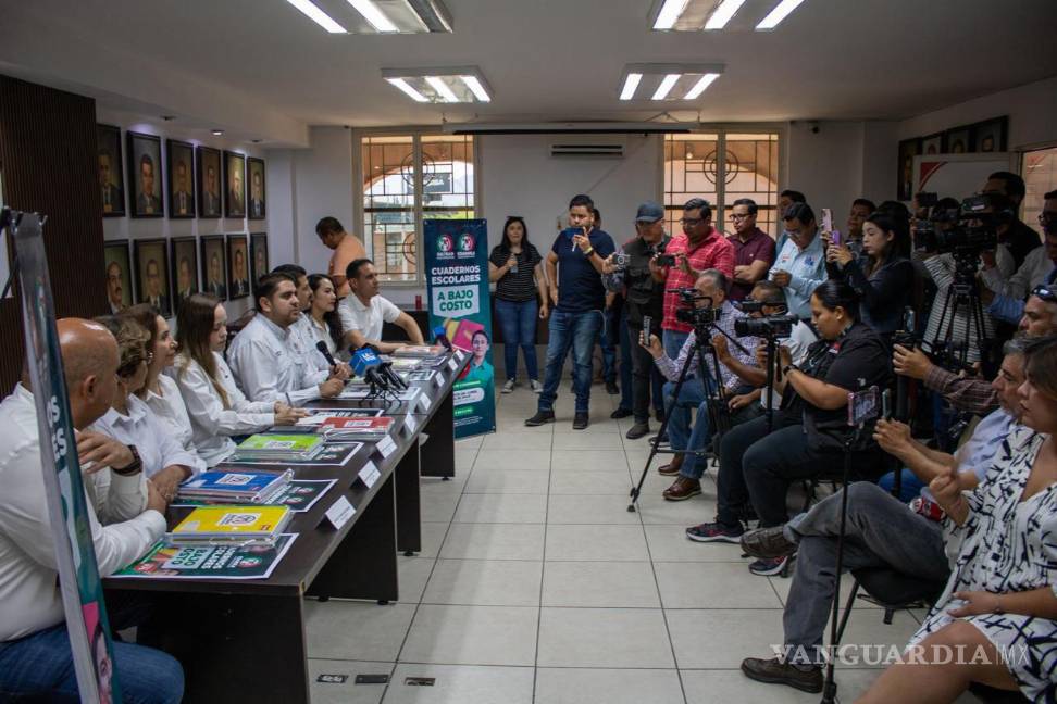 $!Marimar Arroyo, secretaria general del PRI en Saltillo, destacó la importancia de evitar la reventa mediante la presentación de documentos oficiales.