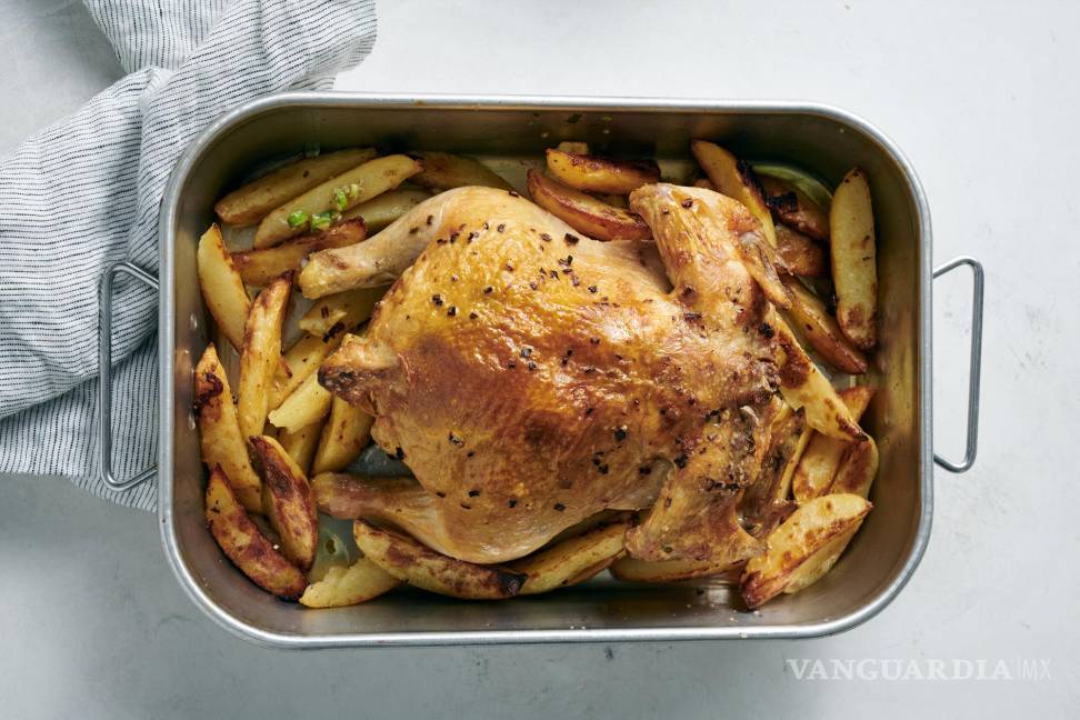 $!Después de pelar inicialmente la capa exterior, se pueden usar las partes verde y blanca del tallo.