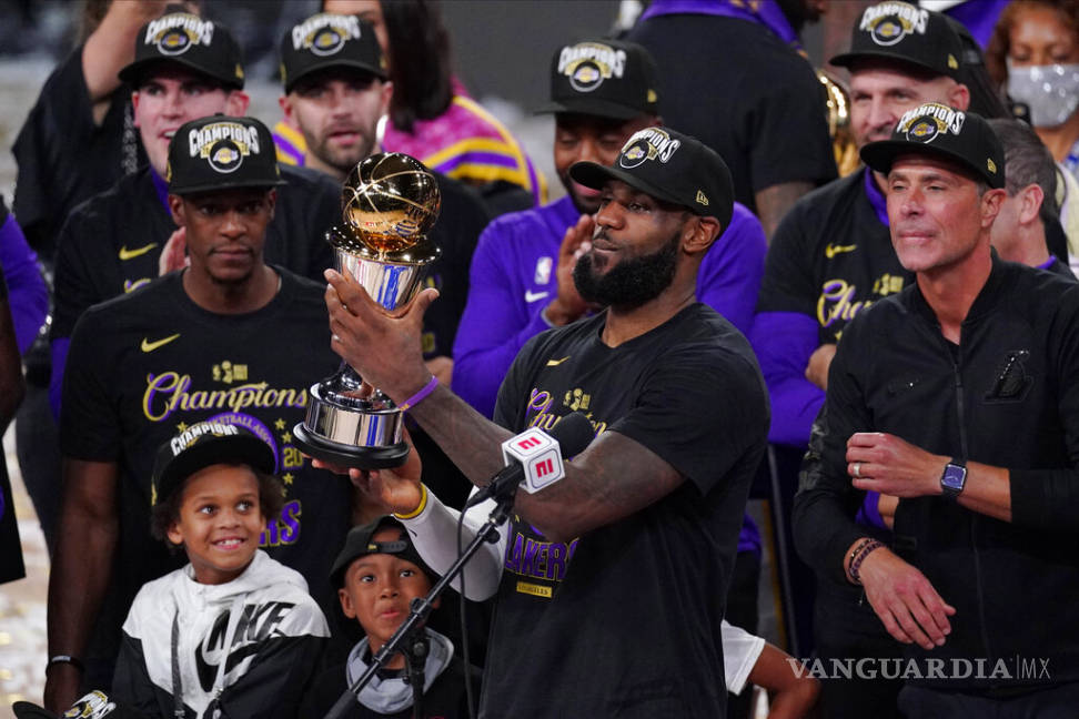 $!Donald Trump se burla de LeBron James tras ganar el título con Lakers