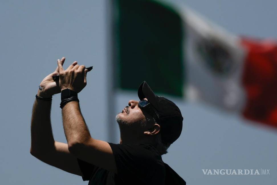 Así cautiva, maravilla y asombra el eclipse solar desde Mazatlán hasta la isla de Terranova (fotos)