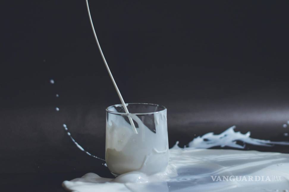 $!Utiliza leches evaporadas y condensadas para hacer una base dulce que recuerda al dulce de leche.