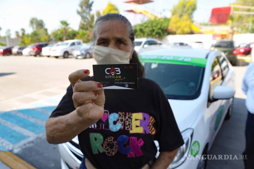 $!Entregan a DIF Torreón tarjetas Citicab para traslado de usuarios en taxi