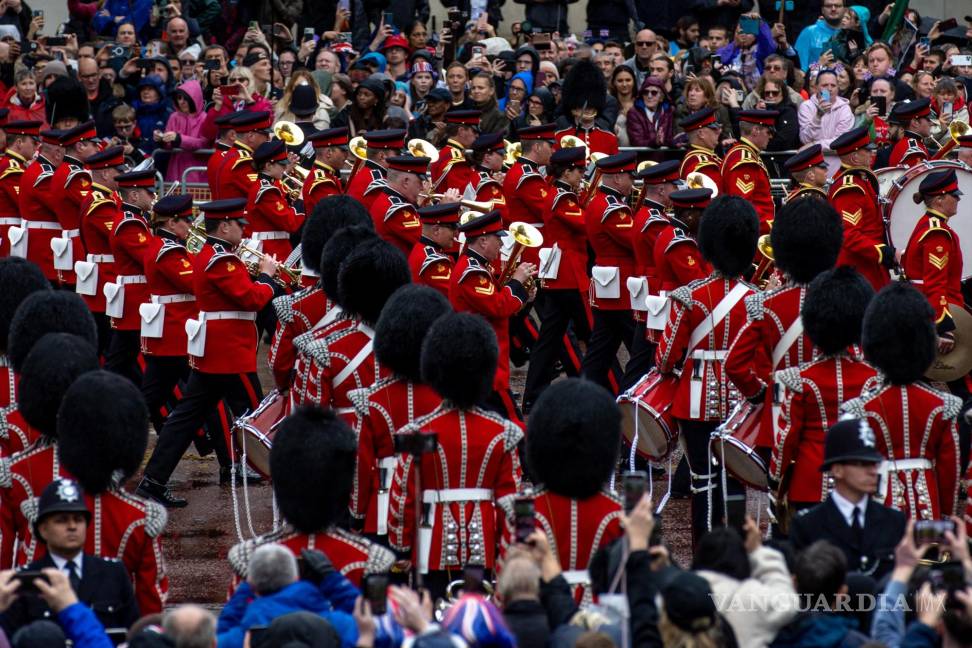 Así inicia el reinado del Carlos III tras una larga espera para ser el monarca británico (fotos)