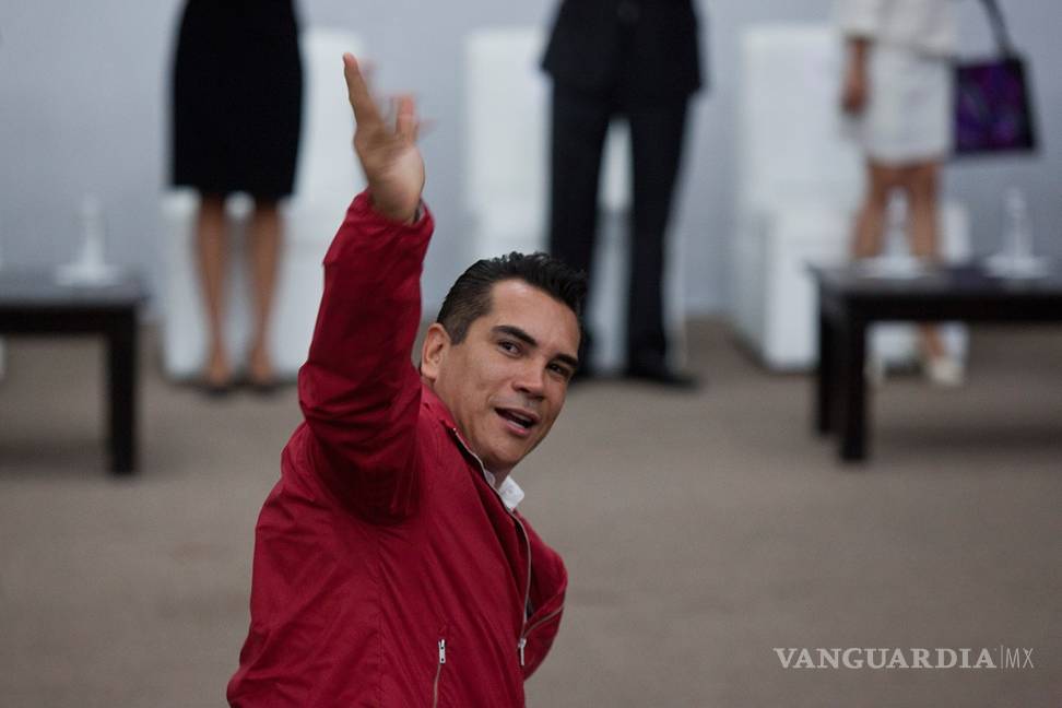 Gobernador de Campeche pide licencia para contender por dirigencia nacional del PRI