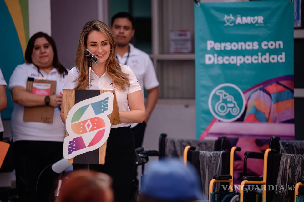 $!Luly López Naranjo, presidenta honoraria del DIF Saltillo, resaltó la importancia de llevar la atención médica a donde más se necesita.