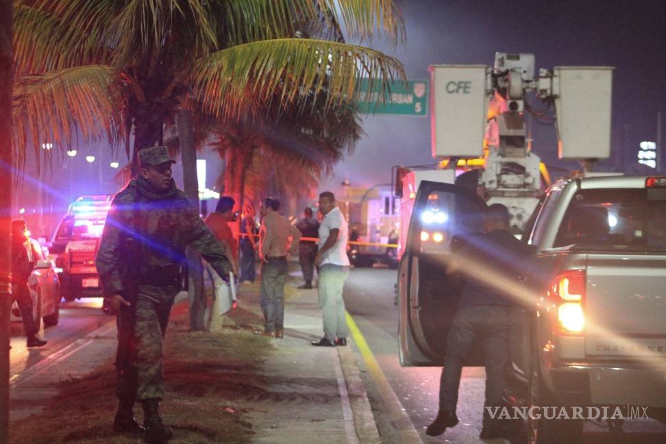 $!Balean y queman un lote de autos en Cancún