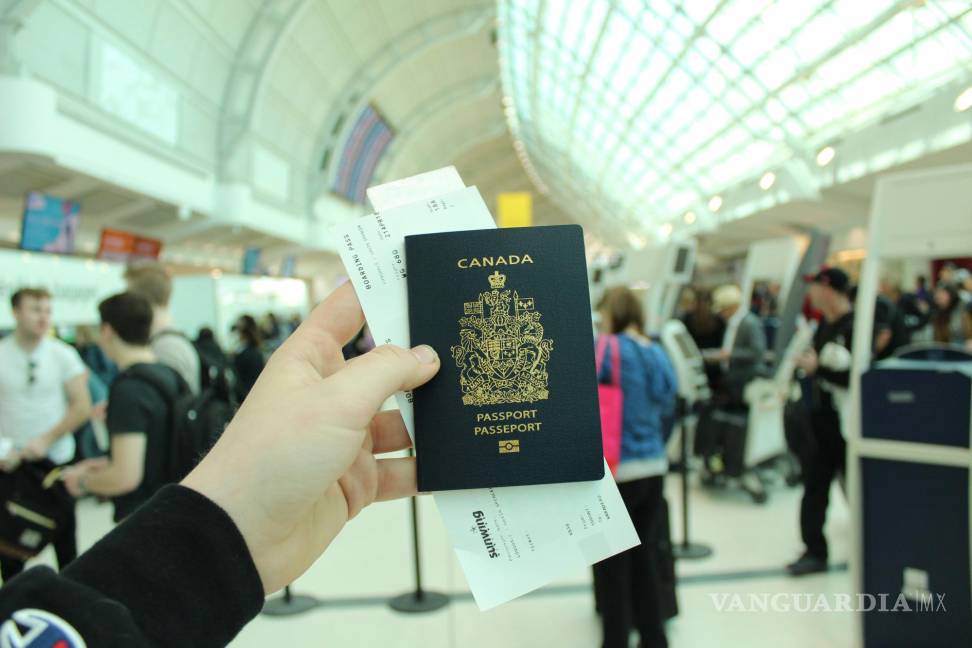 $!Volar a Canadá se ha convertido en un camino alternativo hacia Estados Unidos.