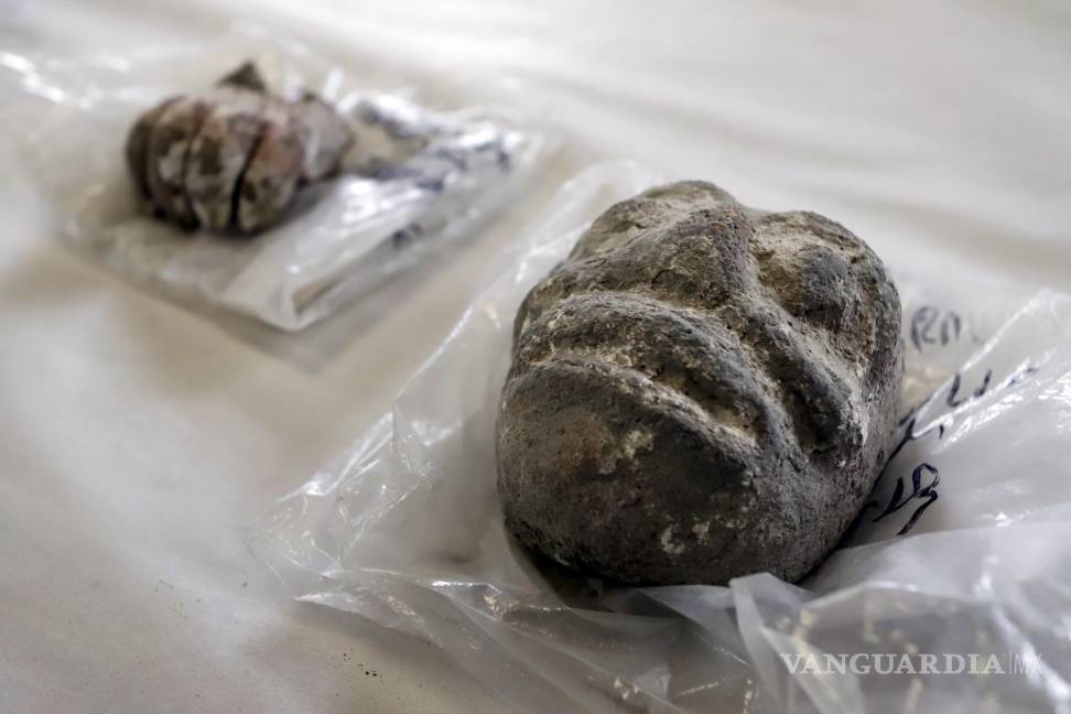 $!Fotografía de piezas arqueológicas localizadas en una excavación el 23 de septiembre de 2023 en el municipio de San Andrés Cholula, Puebla.