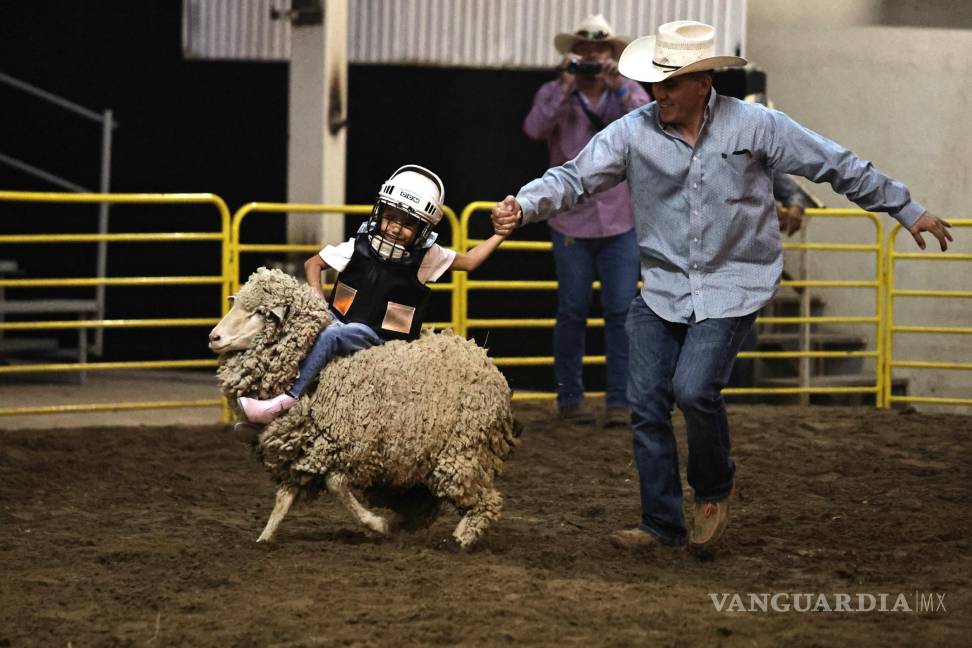 $!En el Mundo Vaquero y el Pequeño Oeste se realizaron diversas actividades como monta de borrego infantil. FOTO: HÉCTOR GARCÍA
