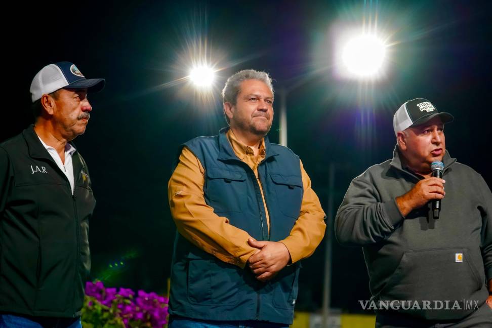 $!Gutiérrez Merino subrayó que el alumbrado público proporciona seguridad, bienestar y tranquilidad a las familias, además de iluminar las calles.