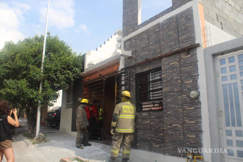 Dos albañiles lesionados tras caída de columnas de concreto en Hacienda Narro, en Saltillo