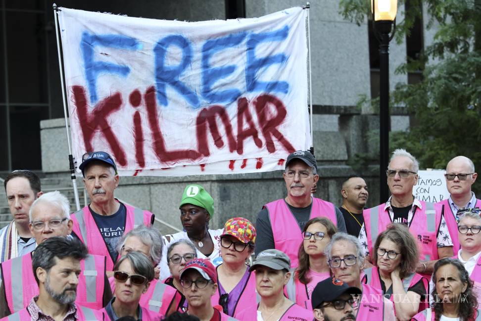$!Las movilizaciones en distintas ciudades, sobre todo aquellas que son santuario, siguen exigiendo un freno a la política migratoria.