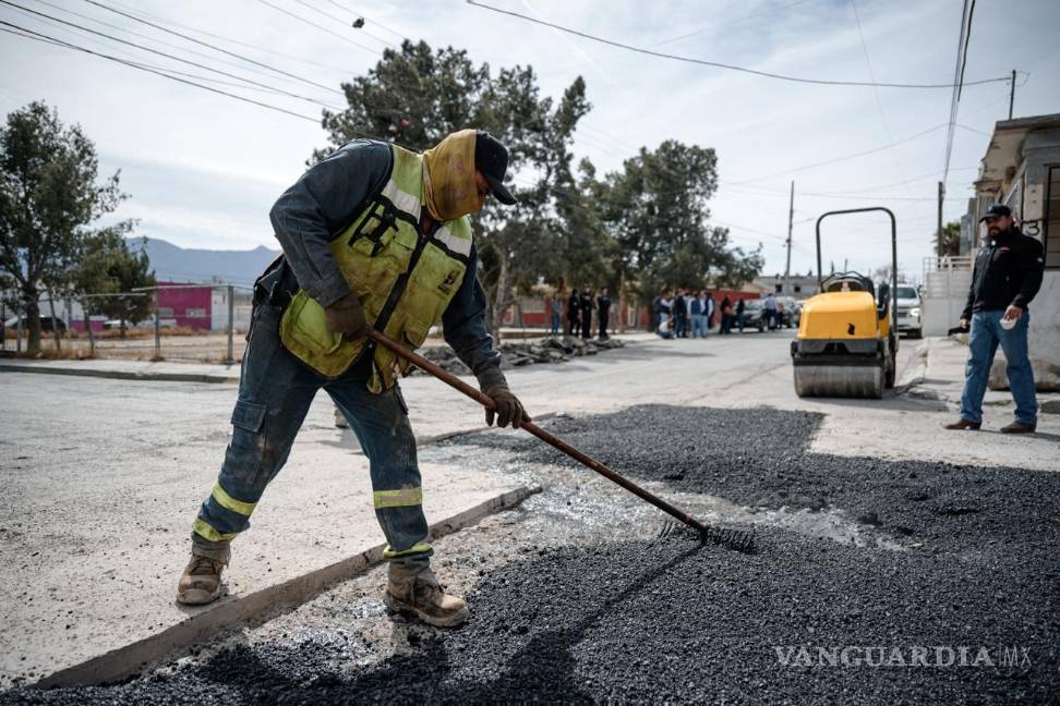 $!El Gobierno Municipal de Saltillo mantiene de forma permanente el programa de bacheo en toda la ciudad.