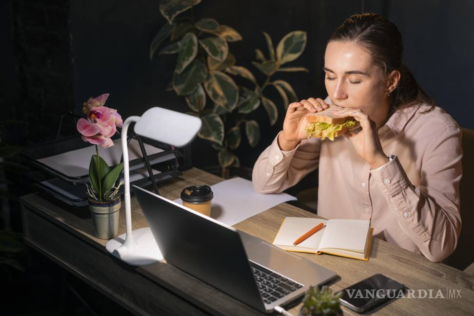 $!La irregularidad en los horarios de comida también impacta en el humano de forma negativa.